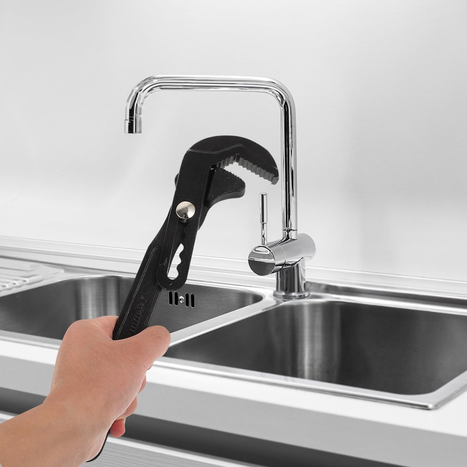 Llave Ajustable Multifuncional de Acero Cromo Vanadio para Fontanería y Reparaciones Domésticas Diseño Moderno y Fácil de Usar en Baños