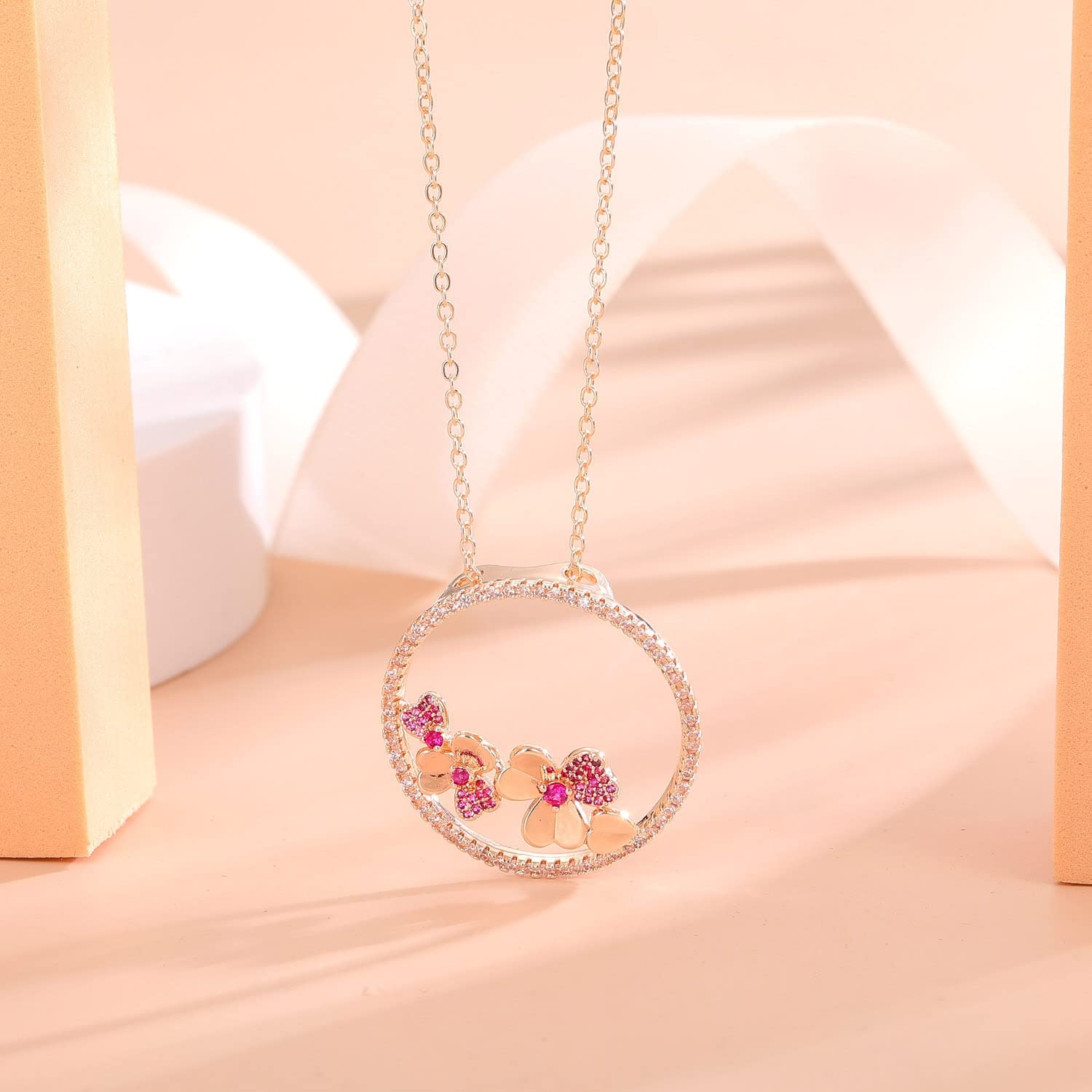 Collane Fiore Rotondo intarsiato in zirconi in zirconi della Collana del Pendente delle Donne del Ciondolo di Banchetto della Collana Elegante della Collana di Modo Squisito Collana da Donna