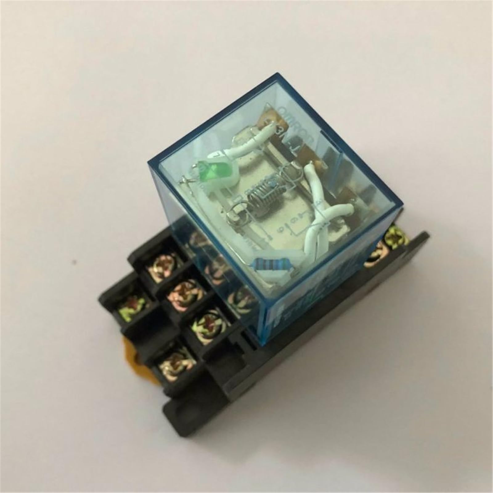 Relé LY3NJ 12V DC de 10A con contactos de plata para alta conductividad 4