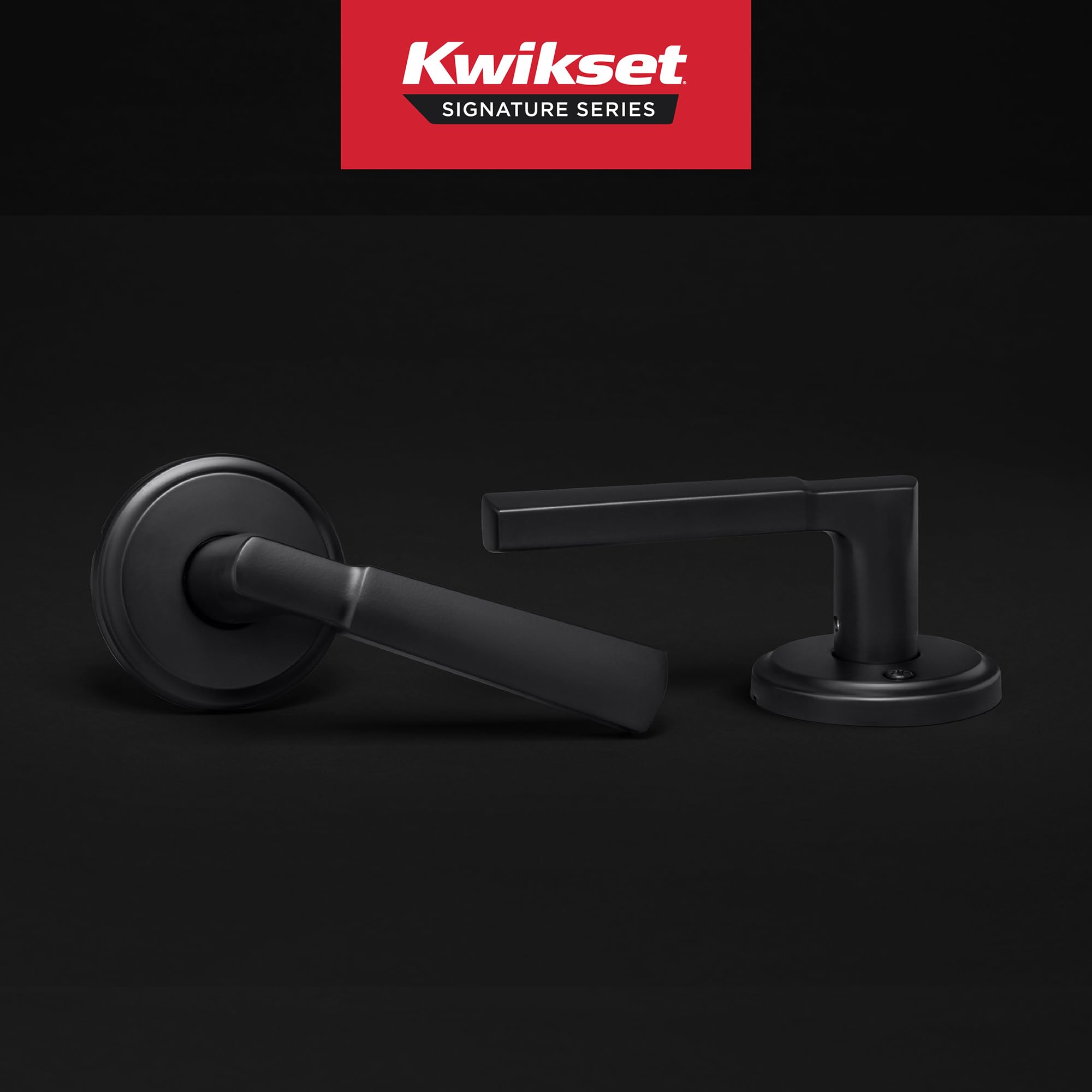 Kwikset Perth - Manija de puerta de paso interior, palanca para puertas de armario y pasillo, manija reversible sin bloqueo, negro mate, con protección Microban
