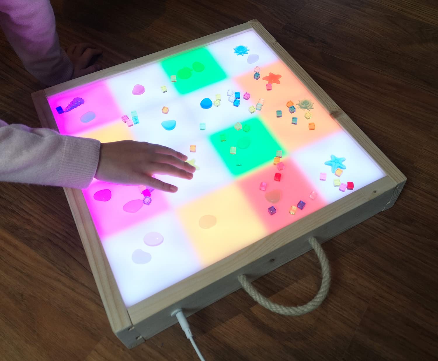 KARIVOO Tavolo interattivo light touch brevettato, metodo Reggio Emilia brevettato per attività Montessori, in collaborazione con esperti di educazione della prima infanzia e pedagogia speciale