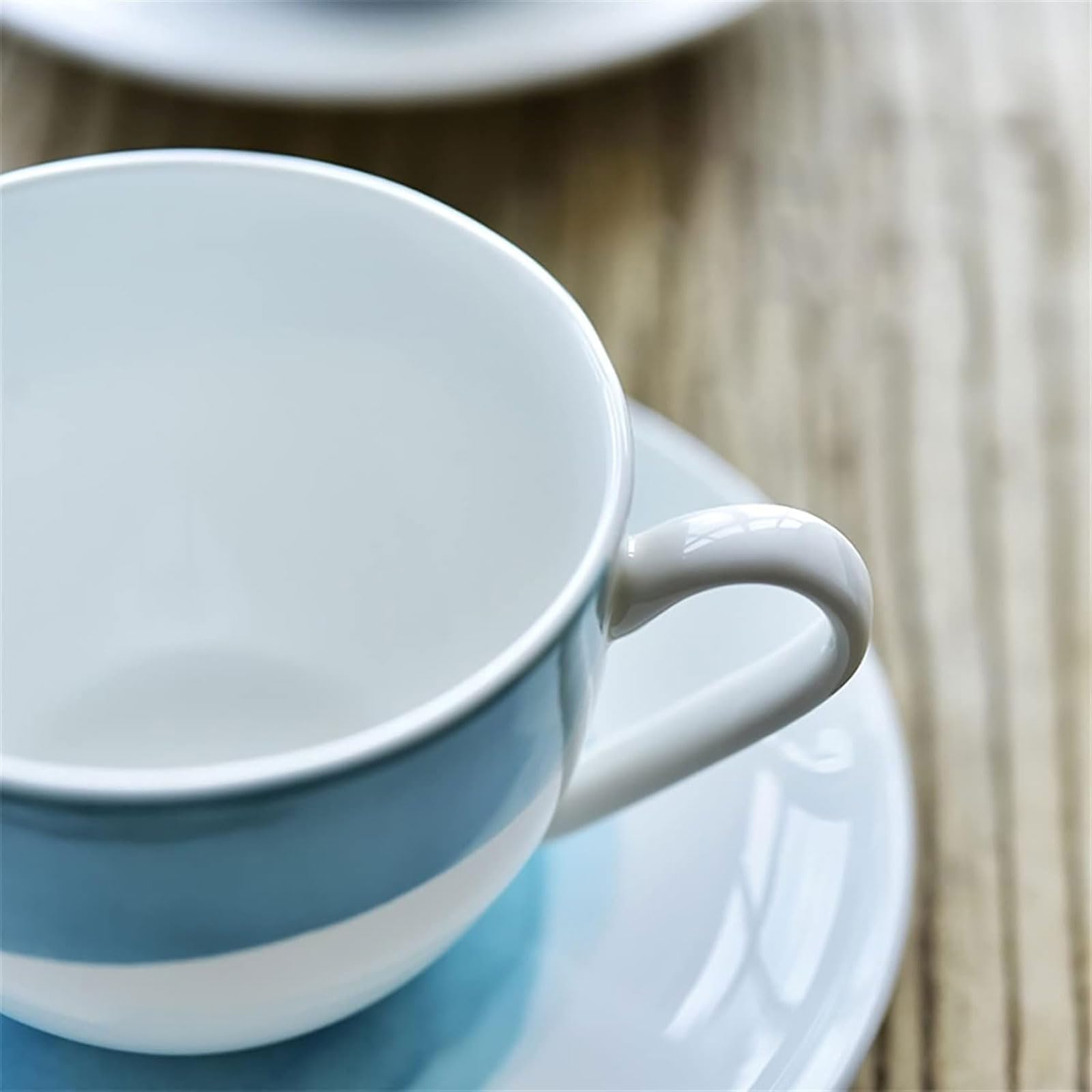 Tazza da tè 1 set di tazze da tè e caffè Set di tazze da caffè reali moderne in ceramica Bone China con piattino. È il miglior regalo per la famiglia e gli amici Tazza di caffè