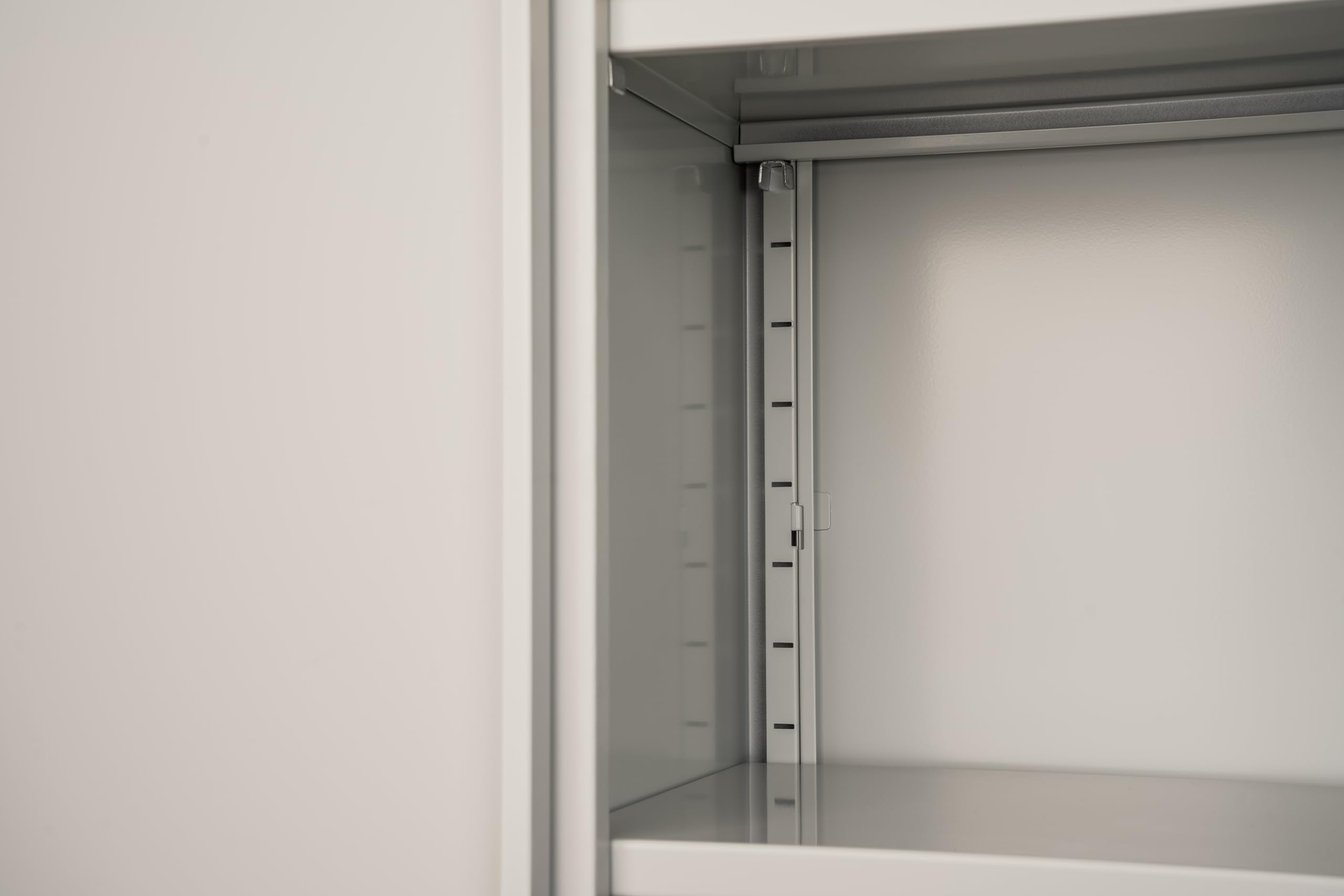 Sigma Armadietto per Documenti in Metallo, 92x42x195 cm, 2 Ante Battenti, 4 Ripiani Regolabili (50 kg Ciascuno), Serratura a Chiave, Maniglia Rotante, Ideale per Ufficio, Garage ed Esterni, Grigio