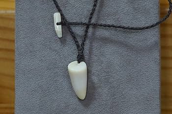 鯨歯　歯先のみ　マッコウ　根付け　ボーンカービング　イッカク　約114.76g 鯨歯 歯先のみ マッコウ 根付け ボーンカービング イッカク 約