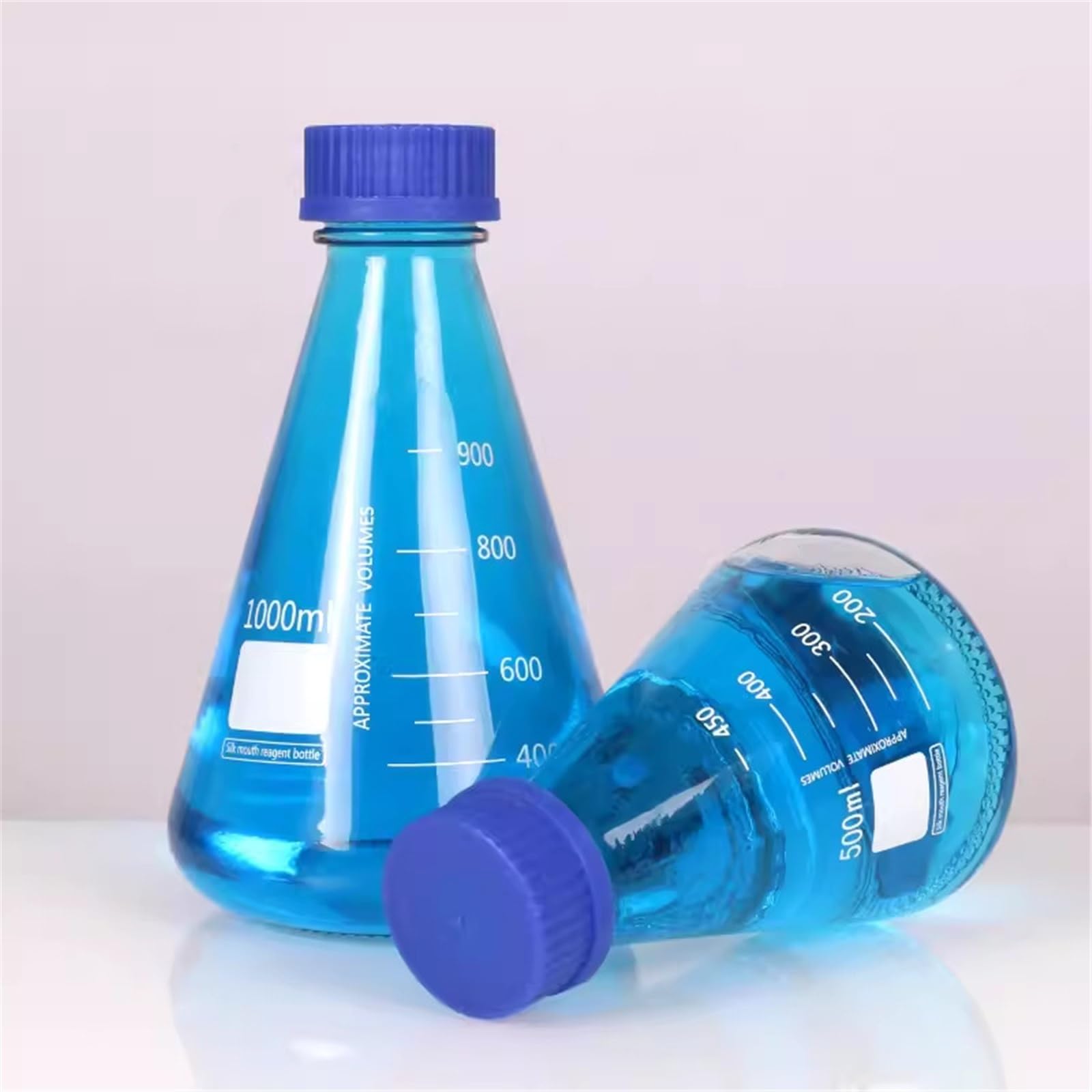 Butelka z szkłem borokrzemianowym， Szklana butelka na odczynniki z zakrętką stożkową w kolorze niebieskim, trójkątna, różne rozmiary(500ml)