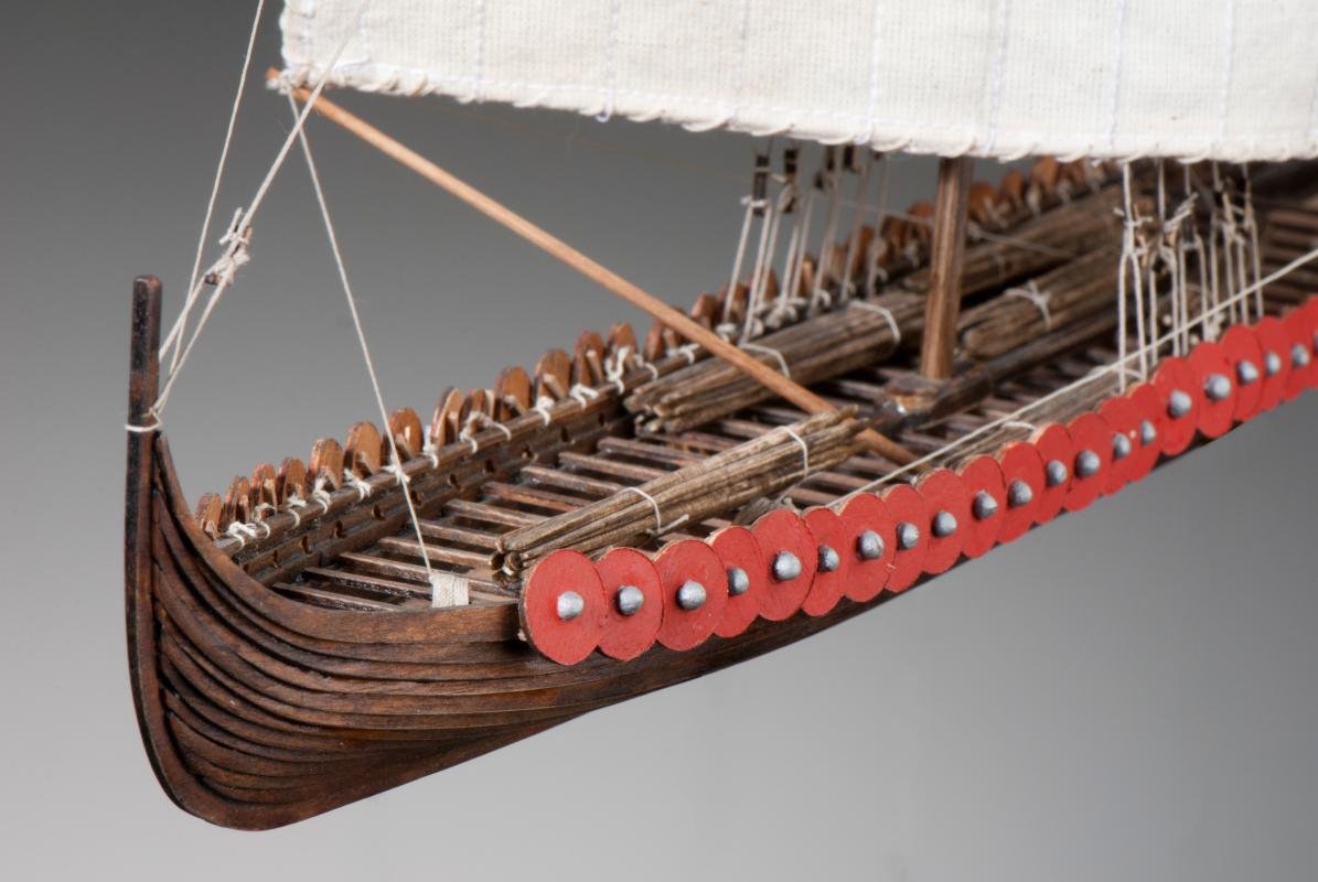 DUSEK Longship 1/72 Viking Ship L:390 H: 235 W:185