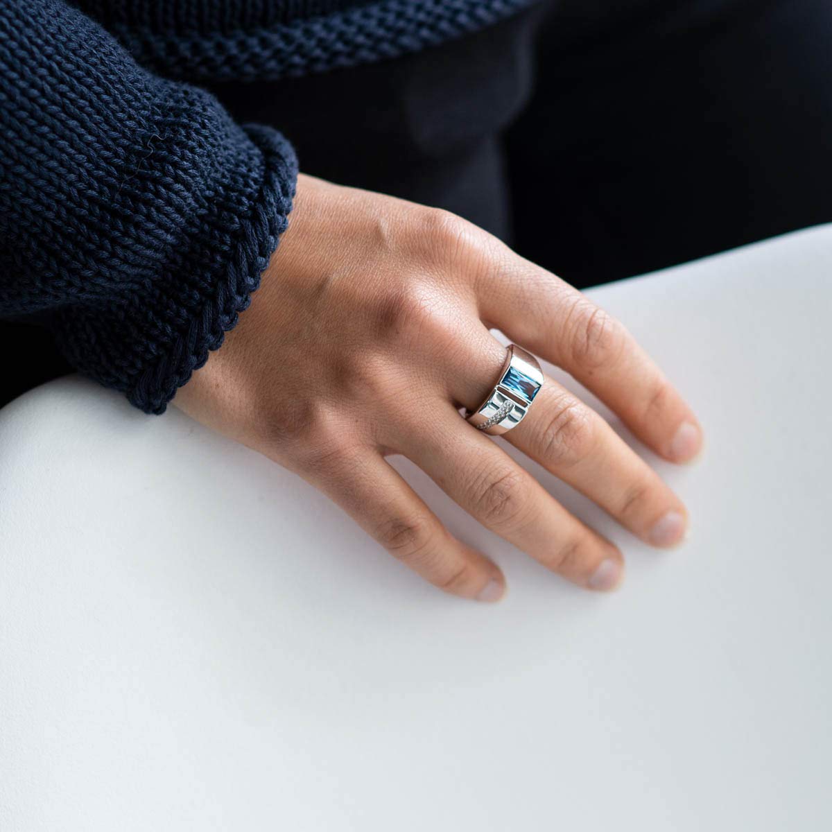 MATERIA by Matthias Wagner Bandring Silber 925 Damen Ring mit blauem Zirkonia breit
