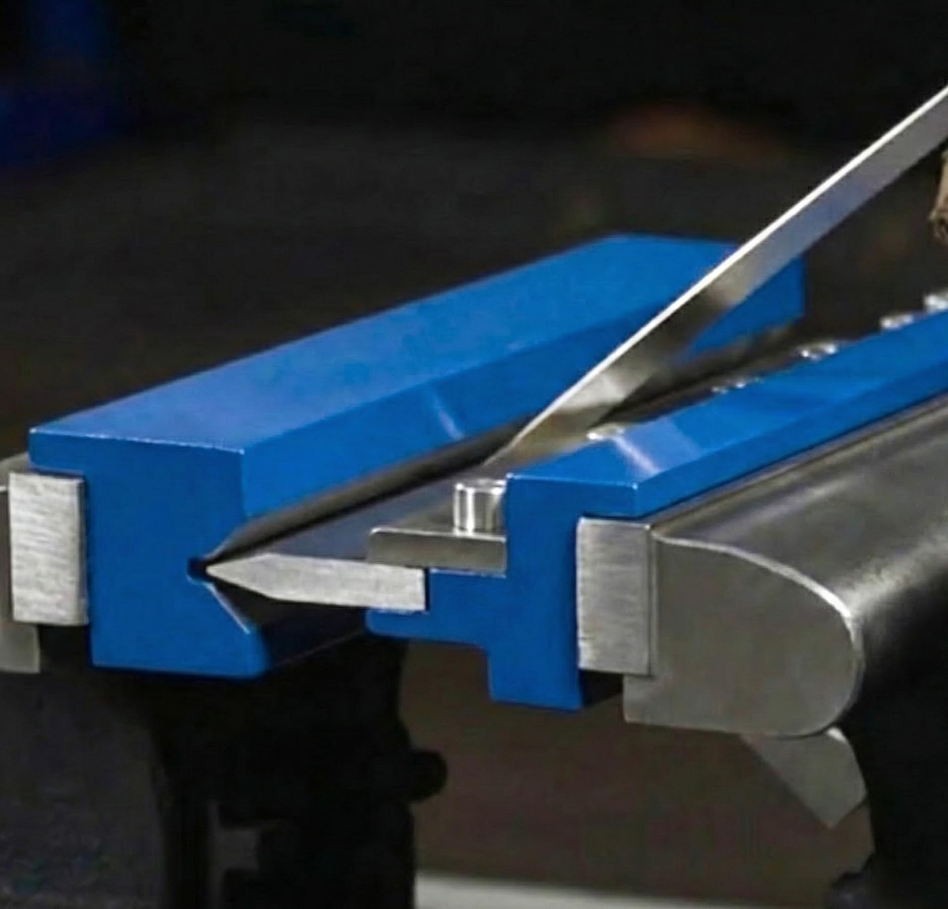 KATSU Tools 150 mm Schraubstockhalterung, Metall-Bremsbiegebefestigung, Biegekapazität 14Ga/2 mm Baustahl und 3 mm Aluminium, Modell 165160
