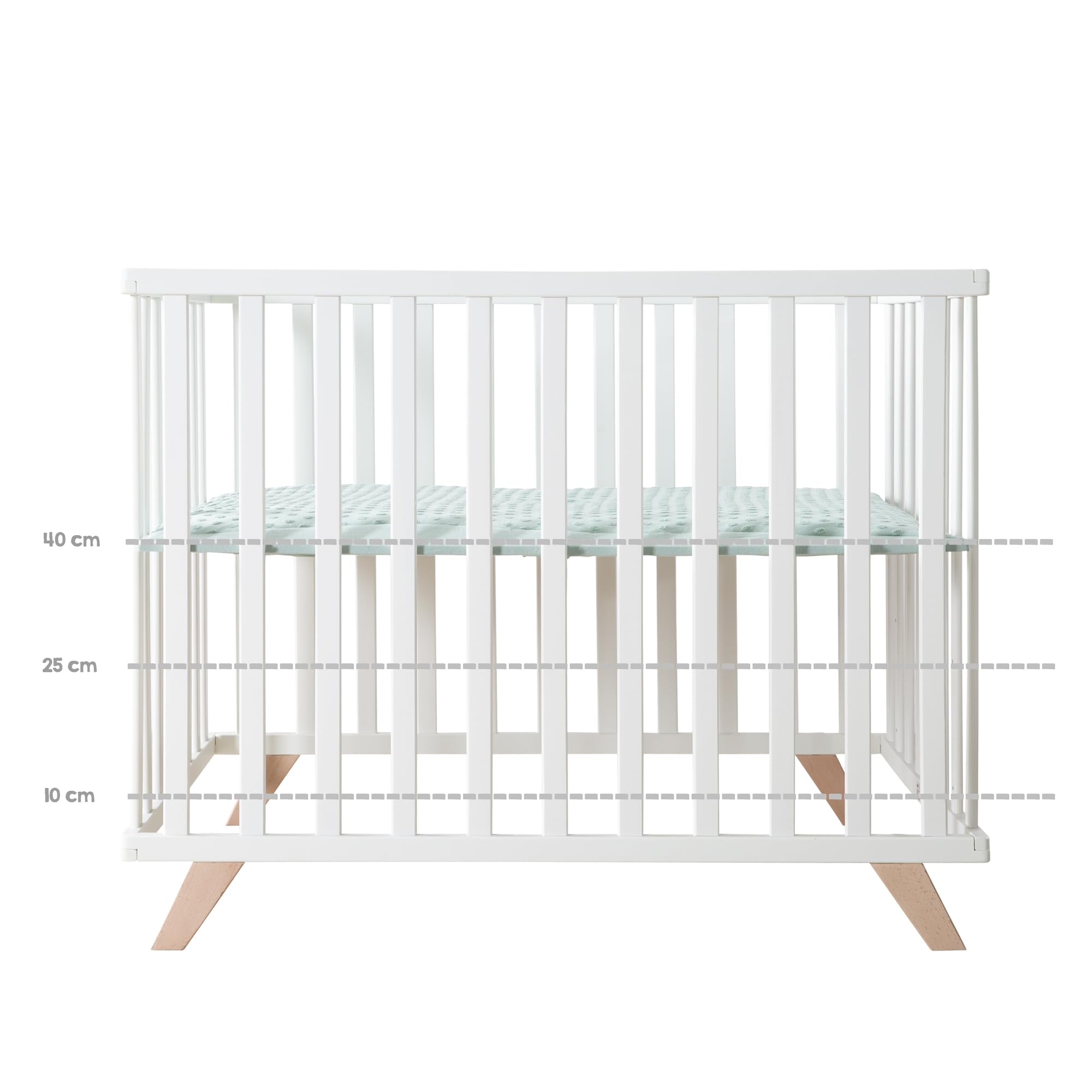 roba Parc Bébé en Bois Massif Bio 75 x 100 + Tapis de Parc Lil Planet Vert Givré - Certifié OEKO-TEX et GOTS - Base Ajustable en Hauteur - Design Rétro - Laqué Blanc