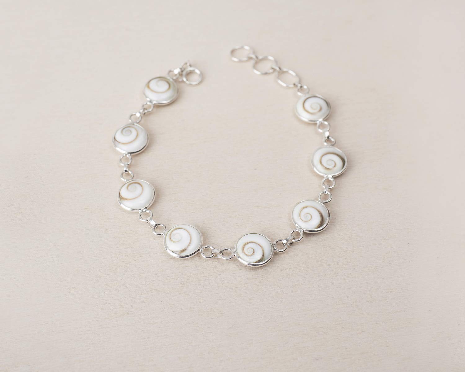 Armband aus 925 Sterlingsilber mit Shiva-Auge – Armreif mit Natürlichem Santa-Lucia-Stein – Verstellbar 16 bis 19 cm – Minimalistisches Design – Handgefertigter Mediterraner Schmuck für Damen