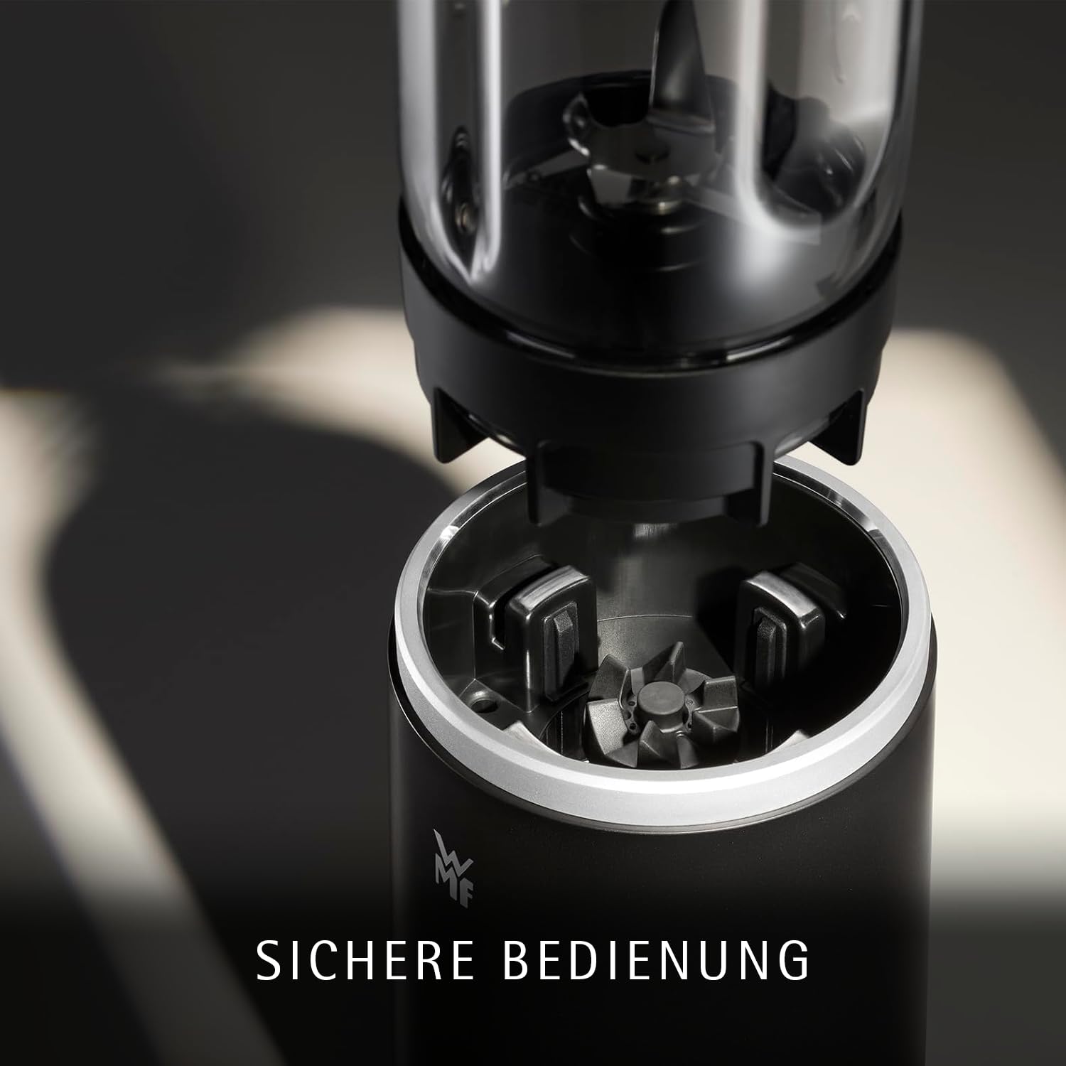 WMF Mix & Go Touch Smoothie Maker to go, tragbarer Mixer & kompakter Standmixer, 500 W Hochleistungsmixer, Ultra-Blade Edelstahlklinge, auslaufsichere To-Go Trinkflasche, recycelter Kunststoff, Lava
