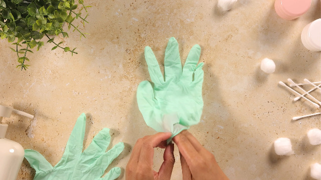 Disposable Latex Gloves, Powder Free Size Medium, 100