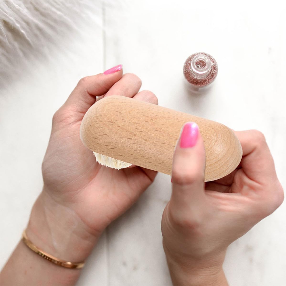 2pcs Nail Cleaning Brushes with Comfortable Brush Head and Multifunctional Design Beech Wood and Wool Material for Manicure and Personal Care