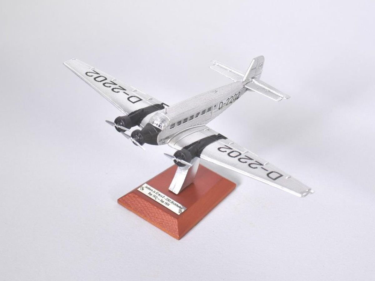 Atlas Junkers JU 52 Richthofen Lufthansa Silbernes FlugzDHg Fertigmodell Maßstab 1:200