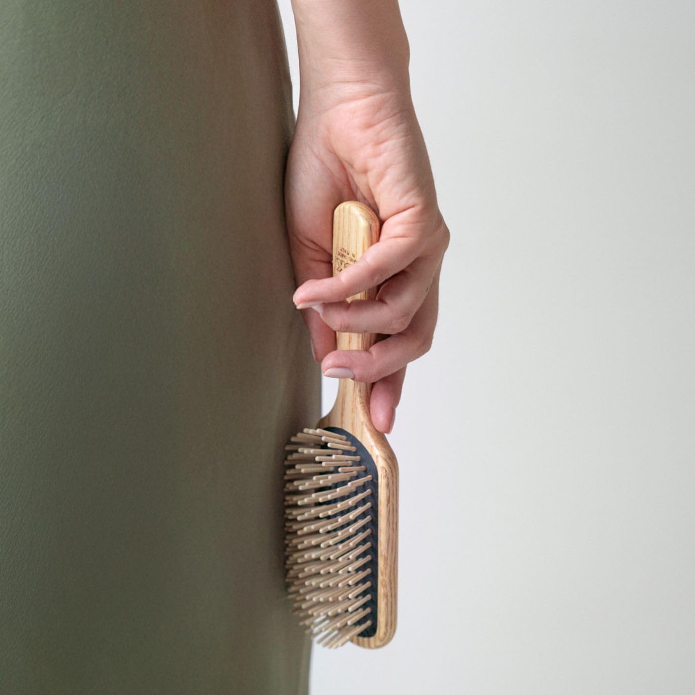 TEK | Rectangular Wooden Hair Brush Big with Short Rounded Teeth in Natural Ash Wood, Ideal for Detangling, Styling and Daily Care of Short to Medium-Lenght Hair | 22x6cm | Handmade in Italy