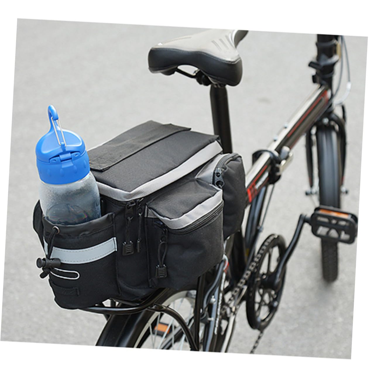 VICASKY Borsa Posteriore per Bici in Poliestere Nero, Grande Capienza | Scomparto Principale, 3 Tasche Laterali e Tasca Porta Borraccia, Tracolla Regolabile, Resistente alle Intemperie