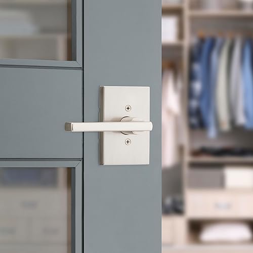 Vista 111 de Kwikset Halifax - Manija interior de paso, palanca para puertas de clóset y pasillo, manija reversible sin seguro, en acabado negro mate, con Mate