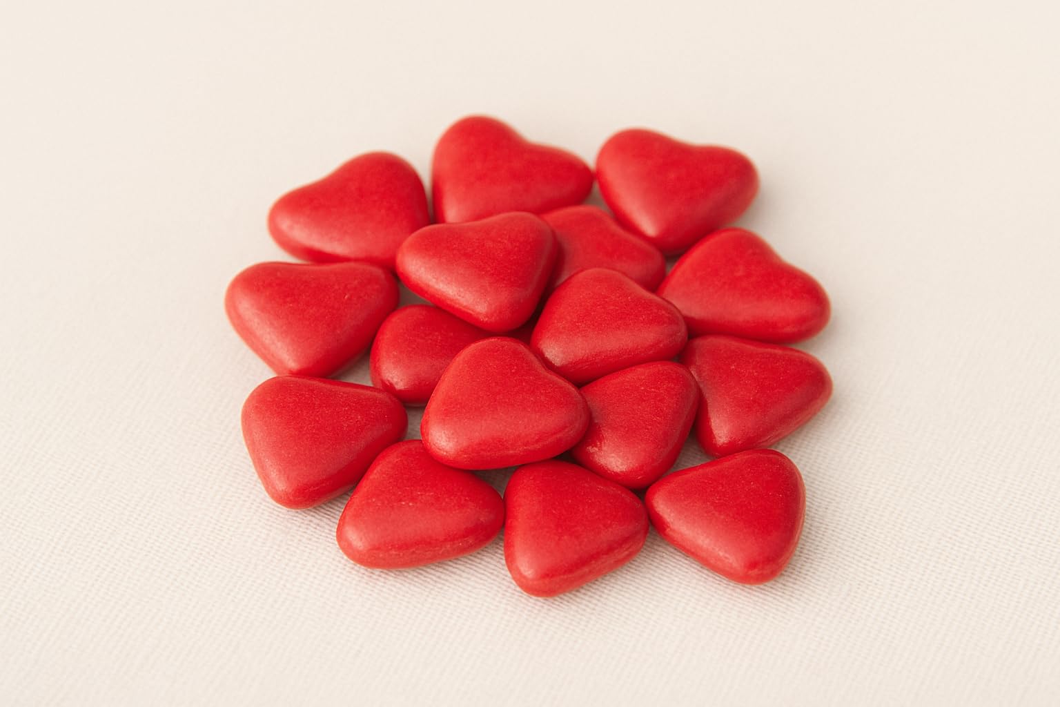 Dragées Petits Coeurs au Chocolat Suprême 70% Cacao Rougefabrication Artisanale Française 250g