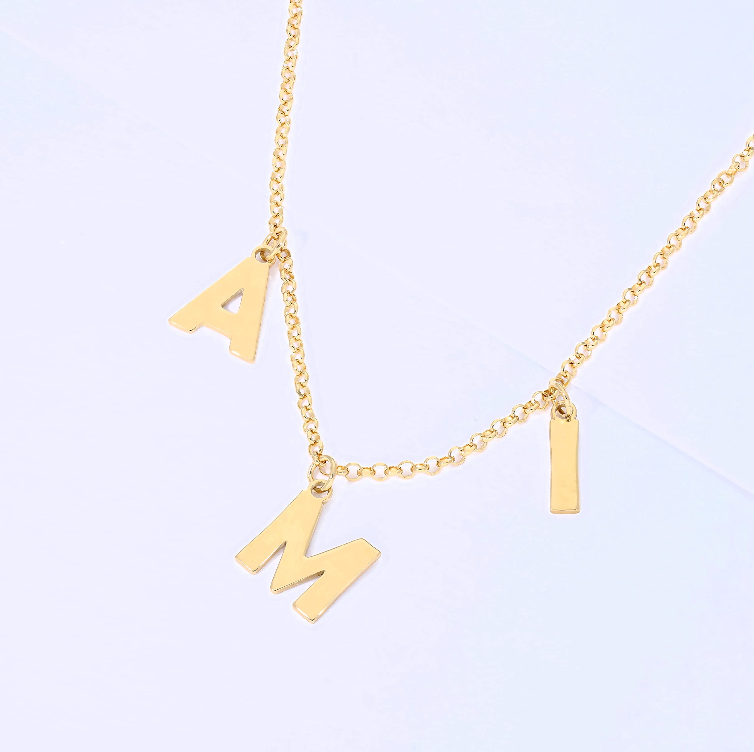 Colgante con Iniciales Personalizado - Colgante de Plata con Letras Bañada en Oro y Cadena Forzada en 45cm + 3cm de Alargador – Collar de Plata Hasta 12 Iniciales - Cadena Ajustable