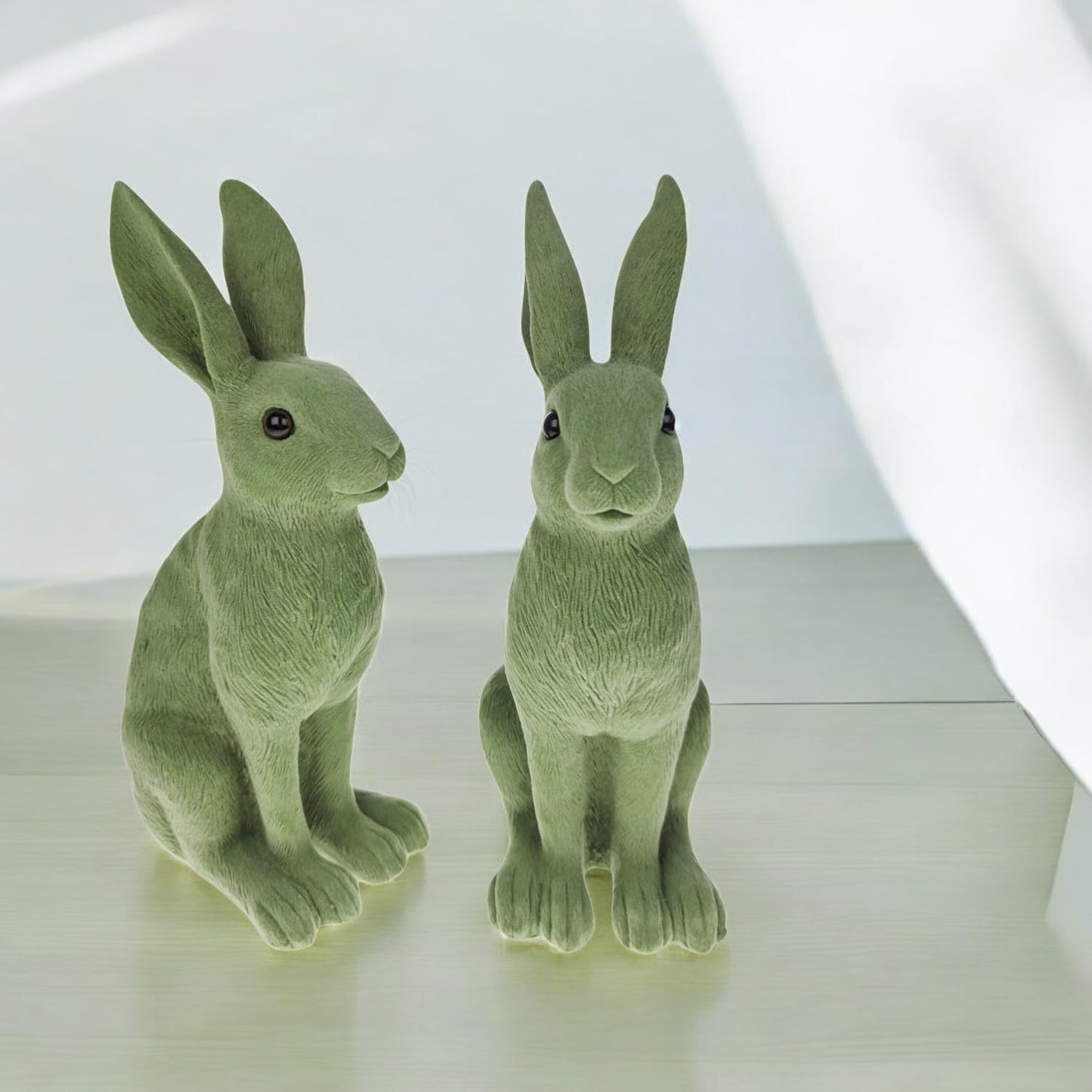 MACOSA AM14357_x2 Osterhasen 2er Set Grün Polyresin 26 cm Dekohase Hase Skulptur Oster-Deko Osterdekoration Figur Dekohase Dekofigur Ostern Dekoration Tischdeko