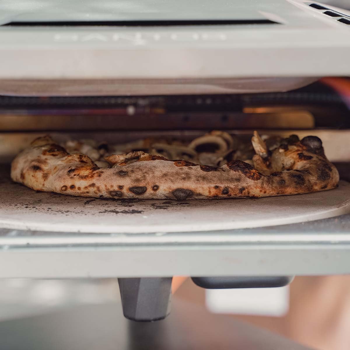 SANTOS Forno per pizza O-160 – con innovativo piatto girevole per pizza e bruciatore a U – pietra per pizza Ø 37 cm – doratura a 360° – forno per pizza a gas – inclusa copertura