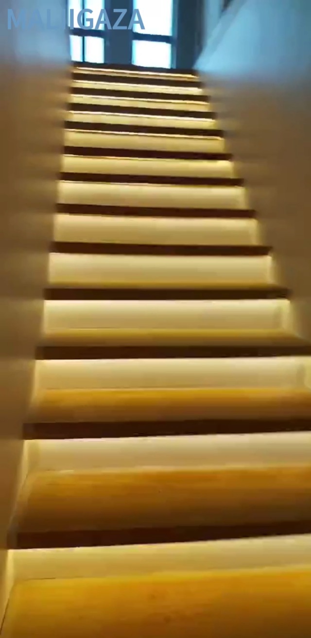 Image of Intelligent Motion Sensor LED Stair Light Kit with Main Wire& Daylight Sensor, Step by Step Control 47.2 Inches Cuttable LED Strip Lights Indoor with Remote (16 Stairs,4000K)