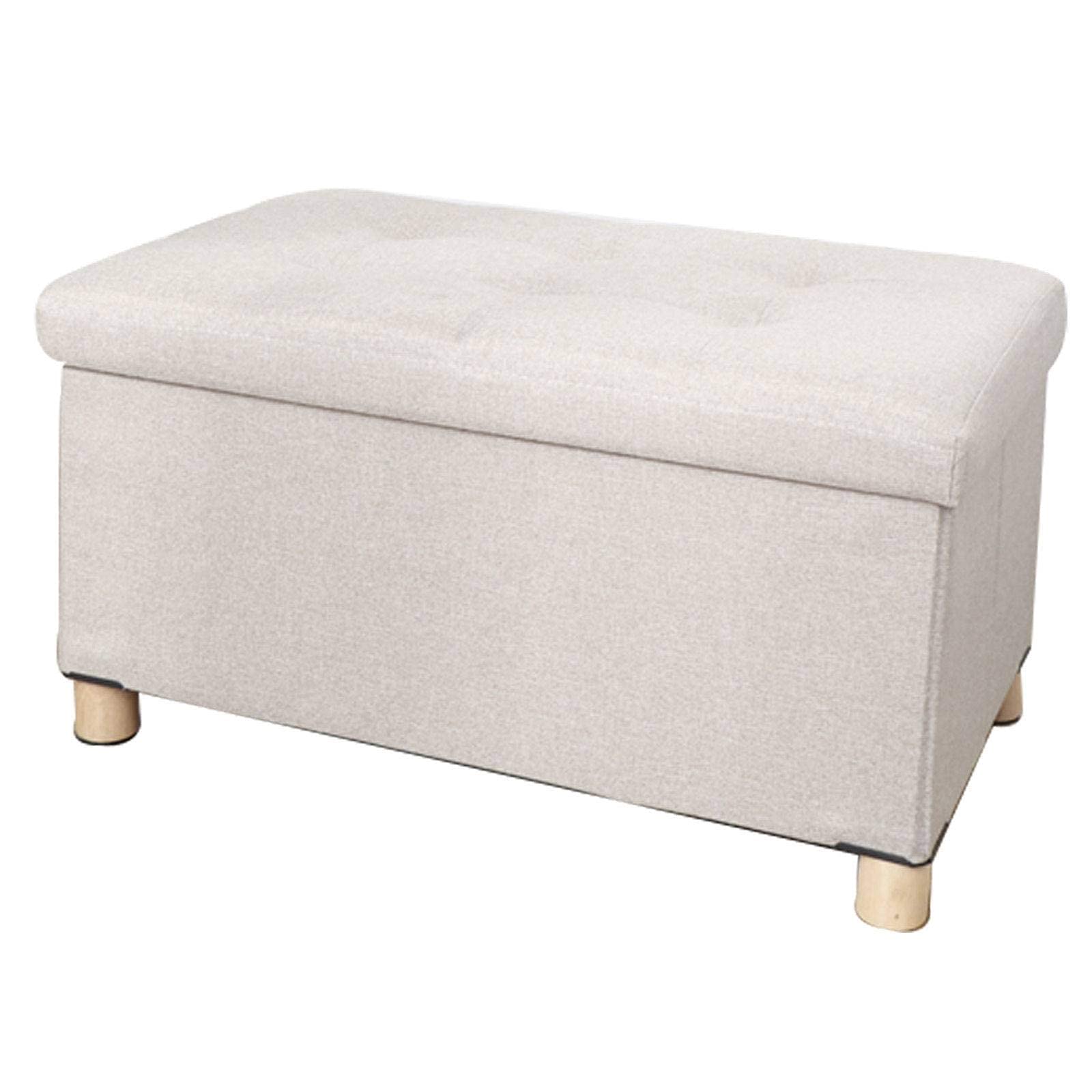 Repose-pieds en lin blanc crème et coffre de rangement pour une chambre épurée