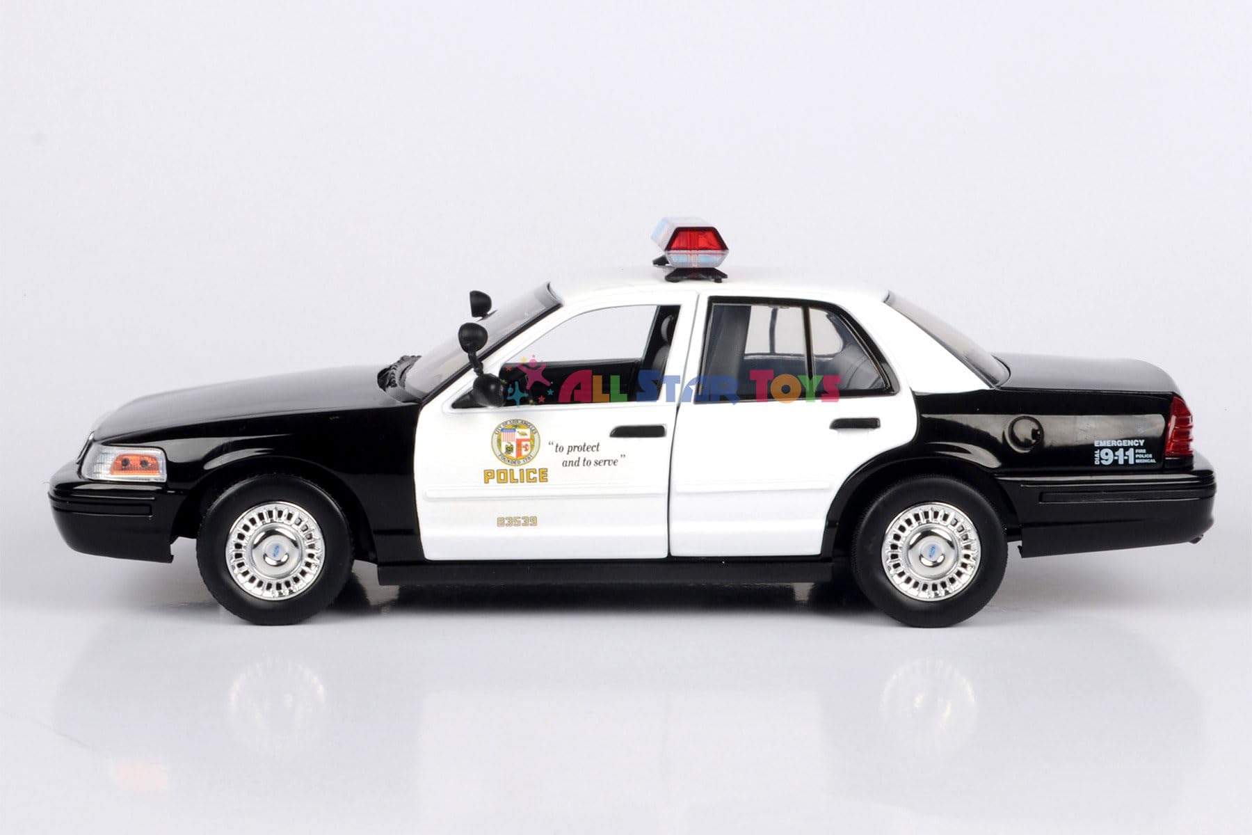 Motormax 1:18 2001 Ford Crown Victoria Los Angeles Police