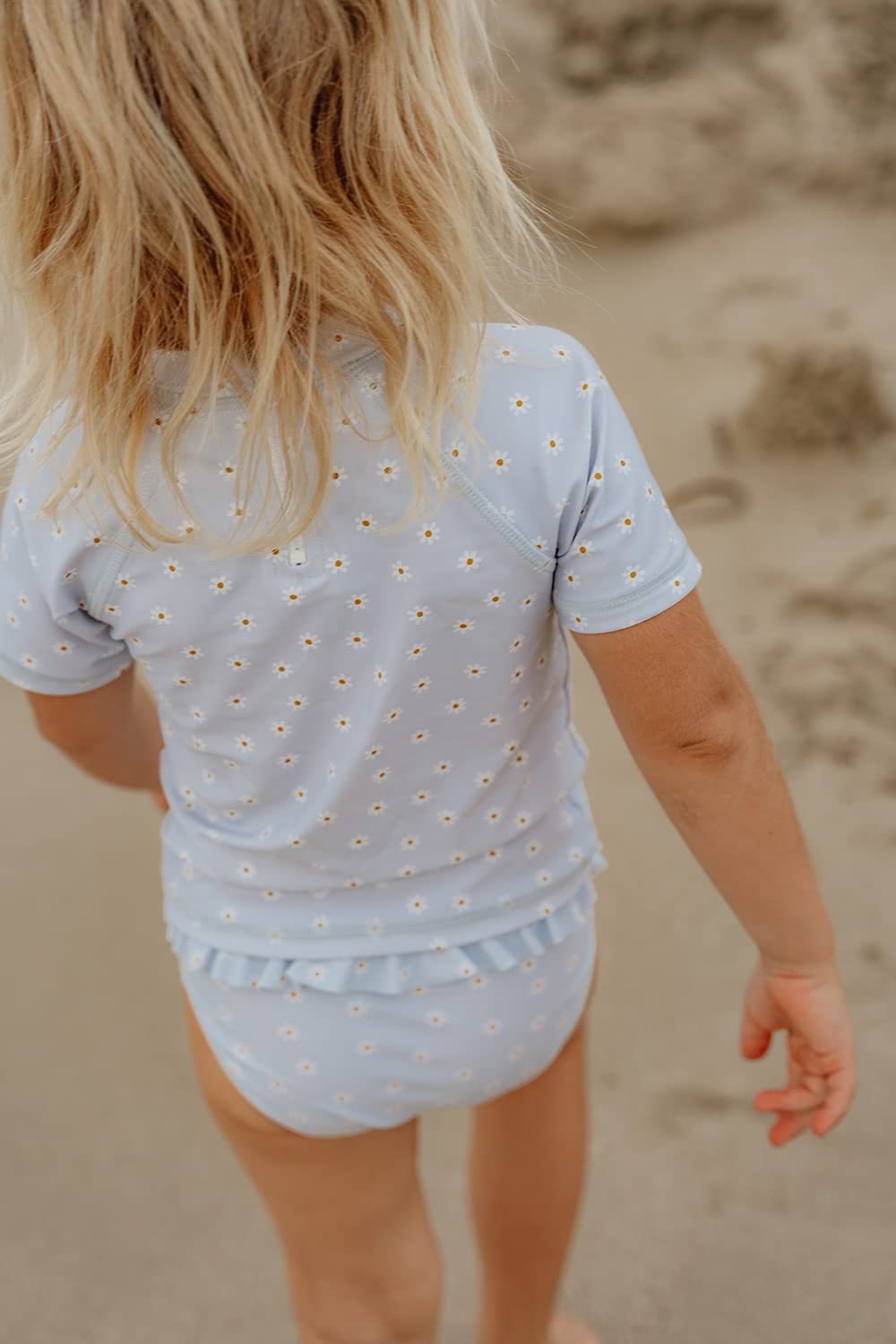 Little Dutch Schwimmshirt Badeshirt Kurzarm Kleinkind Mädchen hellblau (Gr. 86/92)- Daisies/Gänseblümchen