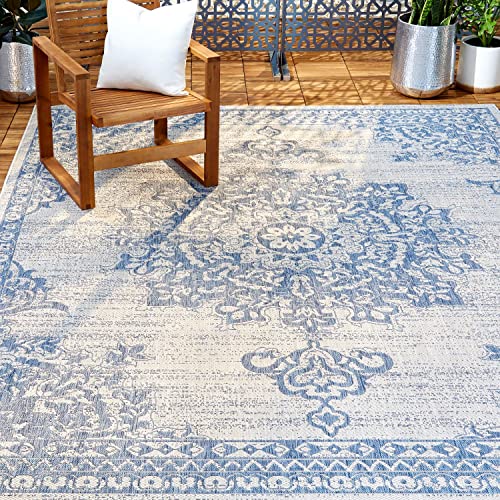 Nicole Miller New York Patio Country Azalea Transitional Medallion Indoor/Outdoor Area Rug, Grey/Blue, 3'11