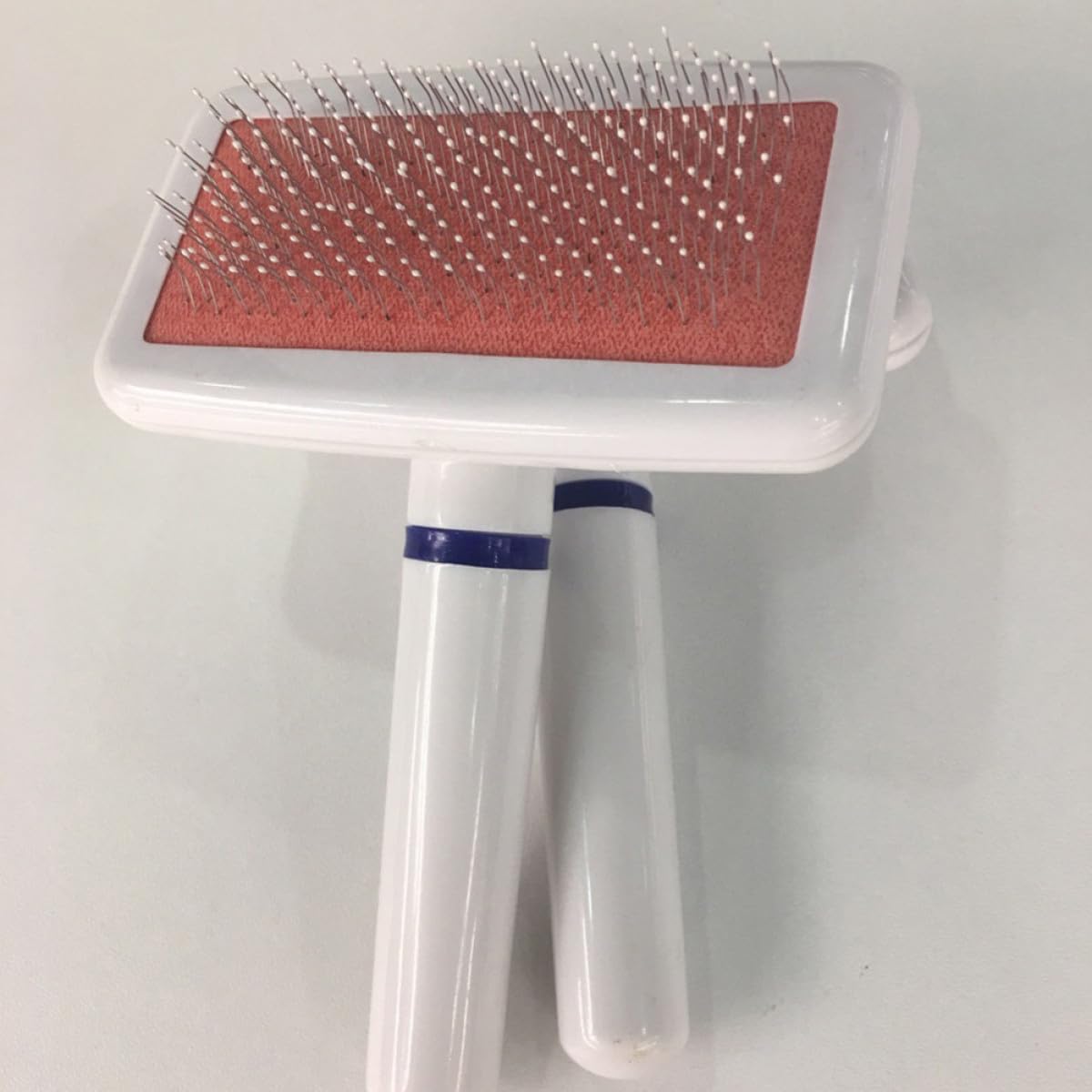 Abaodam Brosse pour Chien et Chat à Picots en Acier Inoxydable Brosse de Toilettage Épilante Compacte pour Animaux D’intérieur pour Éliminer Poils Morts et Nœuds Accessoire de Toilettage