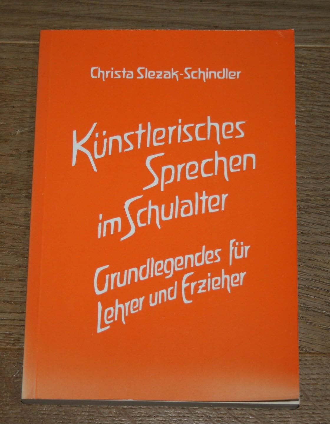 Künstlerisches Sprechen im Schulalter : Grundlegendes für Lehrer und Erzieher, die im Sinne der Pädagogik Rudolf Steiners arbeiten ; aus der Unterrichtspraxis ; Gedicht- und Übungsbeispiele zu den Schuljahren ; Wortlaute aus Rudolf Steiners Vortragswerk.