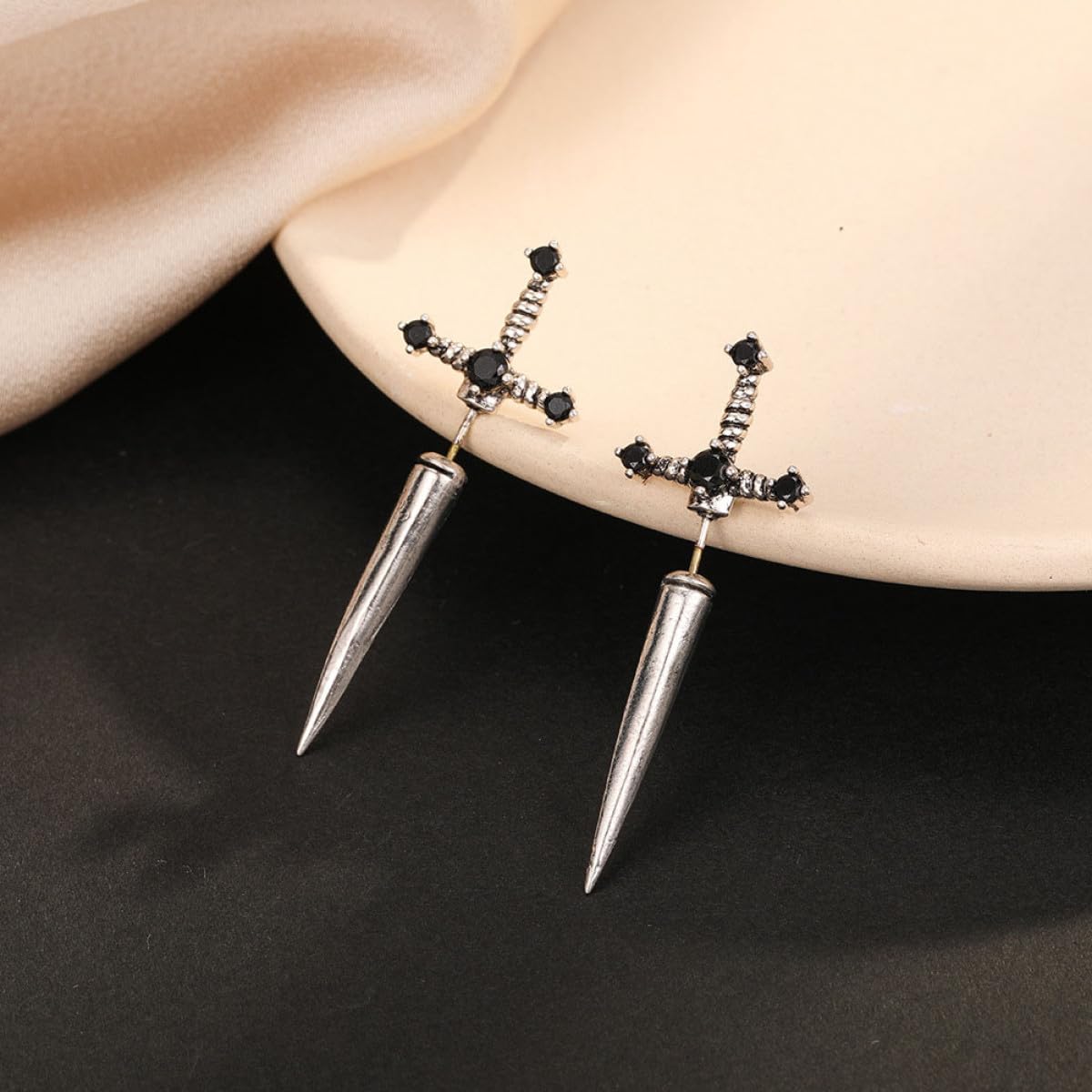 Pendientes de Espada de Aleación Color Plata, 1 Par