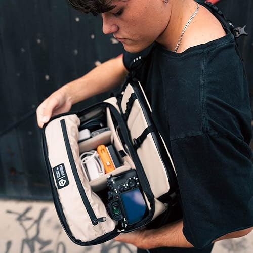 Miniatura 4 de WANDRD ROGUE 9L Sling - Bolsa para cámara - Bolsa cruzada y funda para cámara para fotógrafos (Yuma Tan)