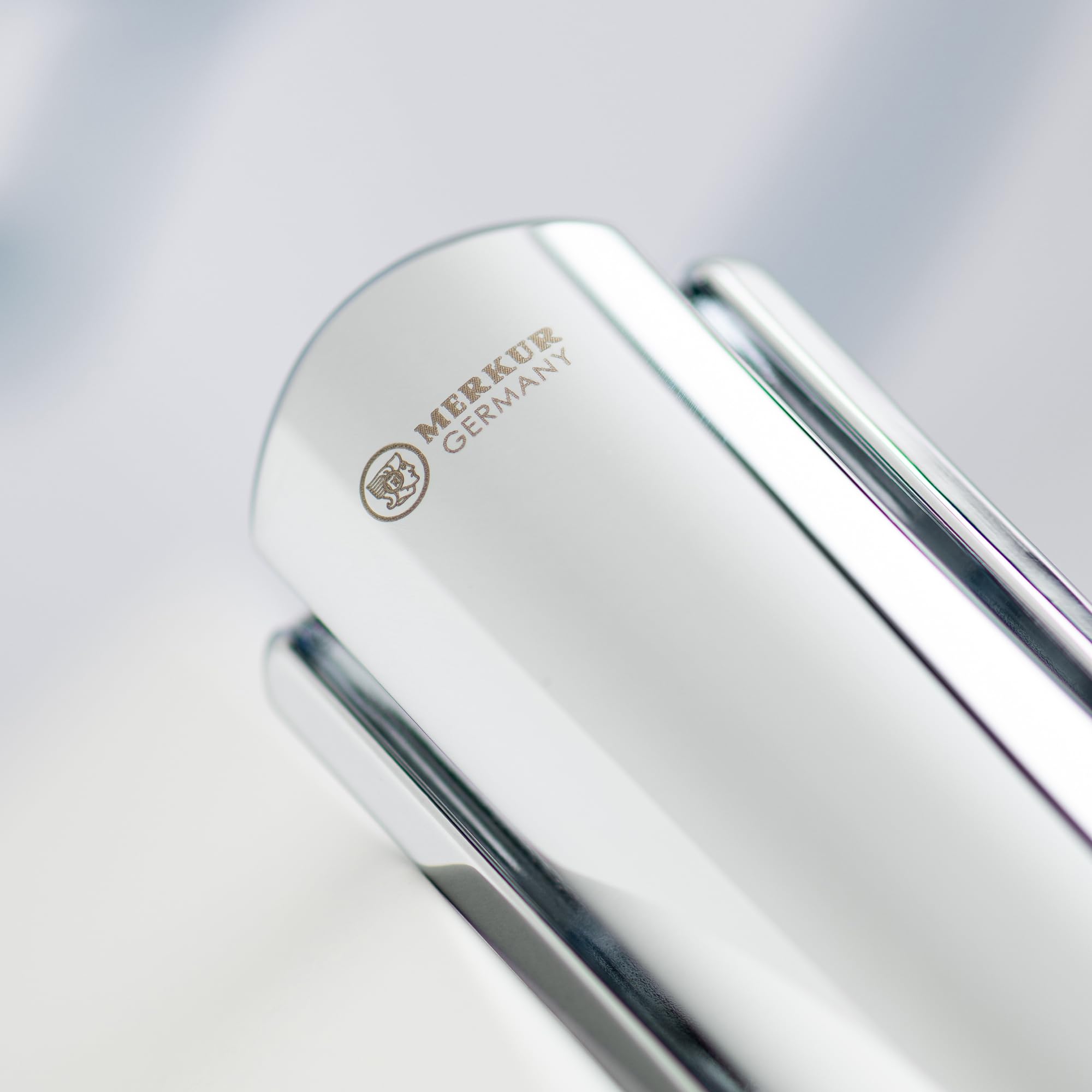 MERKUR Futur 701 maszynka do golenia Futur 701 | designerski klasyczny połysk | dwuczęściowa golarka o prostym kroju | idealna do golenia na mokro | odlew cynkowy | mosiężny uchwyt | Made in Germany