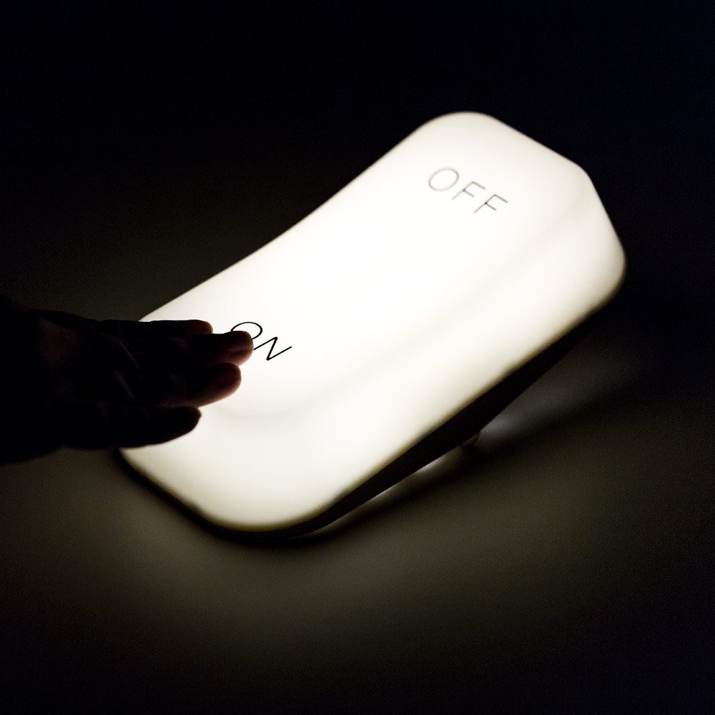 Balvi ON-Off Lampada Da Tavolo LED: Si Accende Oscillando, A Pile O USB, Design Originale 5,4x9,5x19,5 Cm