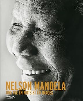 Paperback Nelson Mandela. Une vie en mots et en images [French] Book