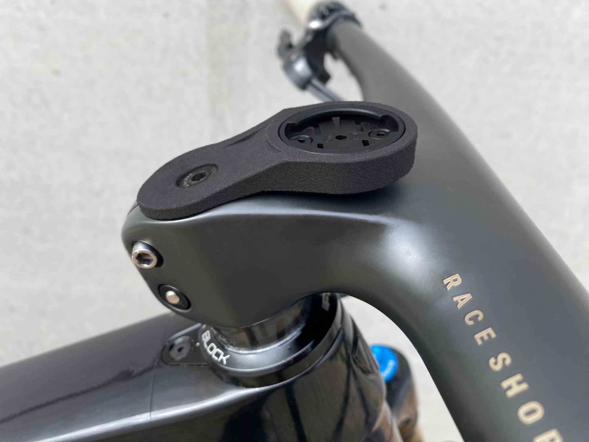 Soporte GPS Compatible con Garmin para Potencia o Manillar Integrado (-17º)