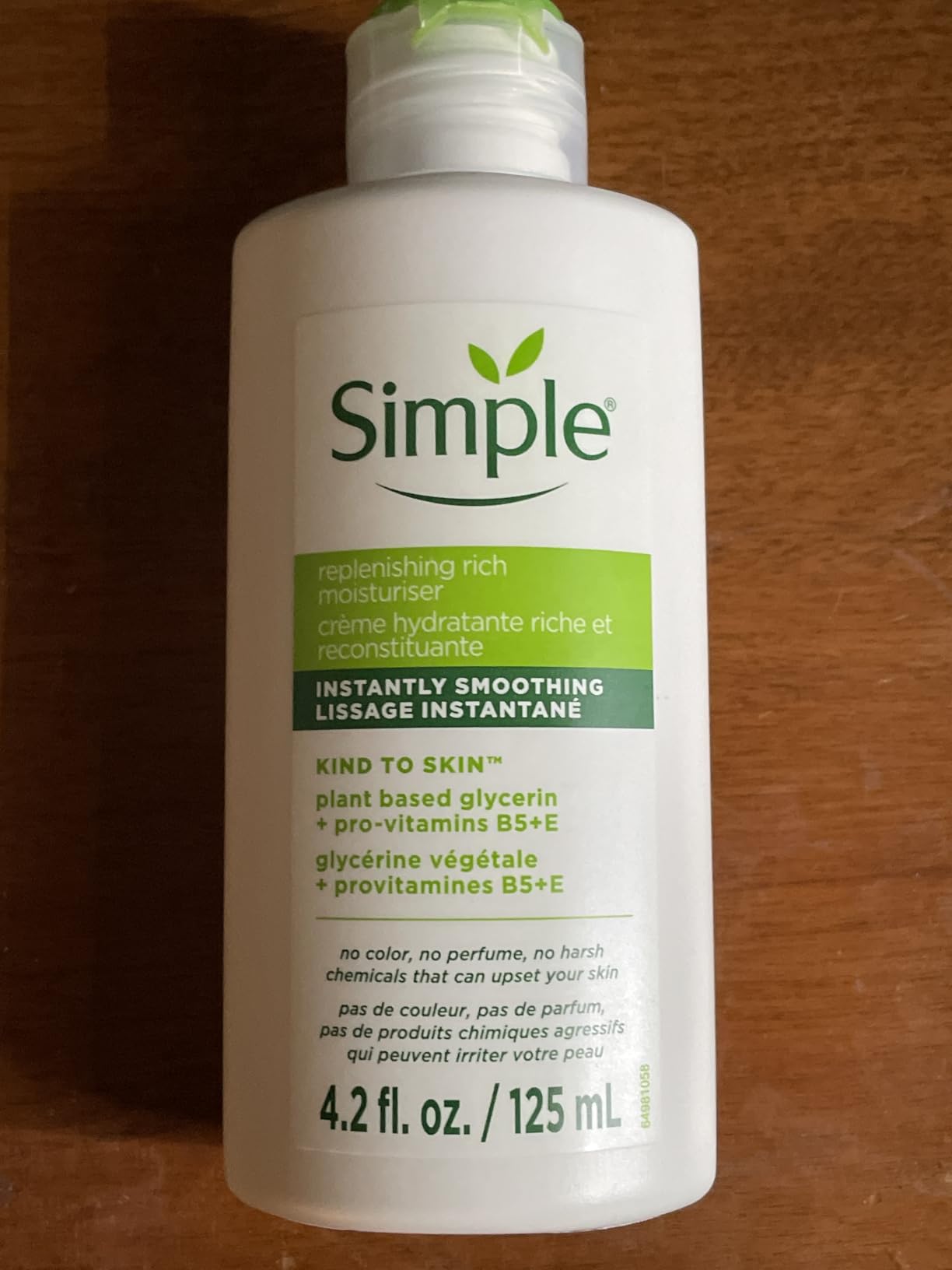 Unilever Simple Kind to Skin Face Moisturizer For Sensitive Skin Replenishing Rich 12-Hour Moisturization for All Skin Types 4.2 oz