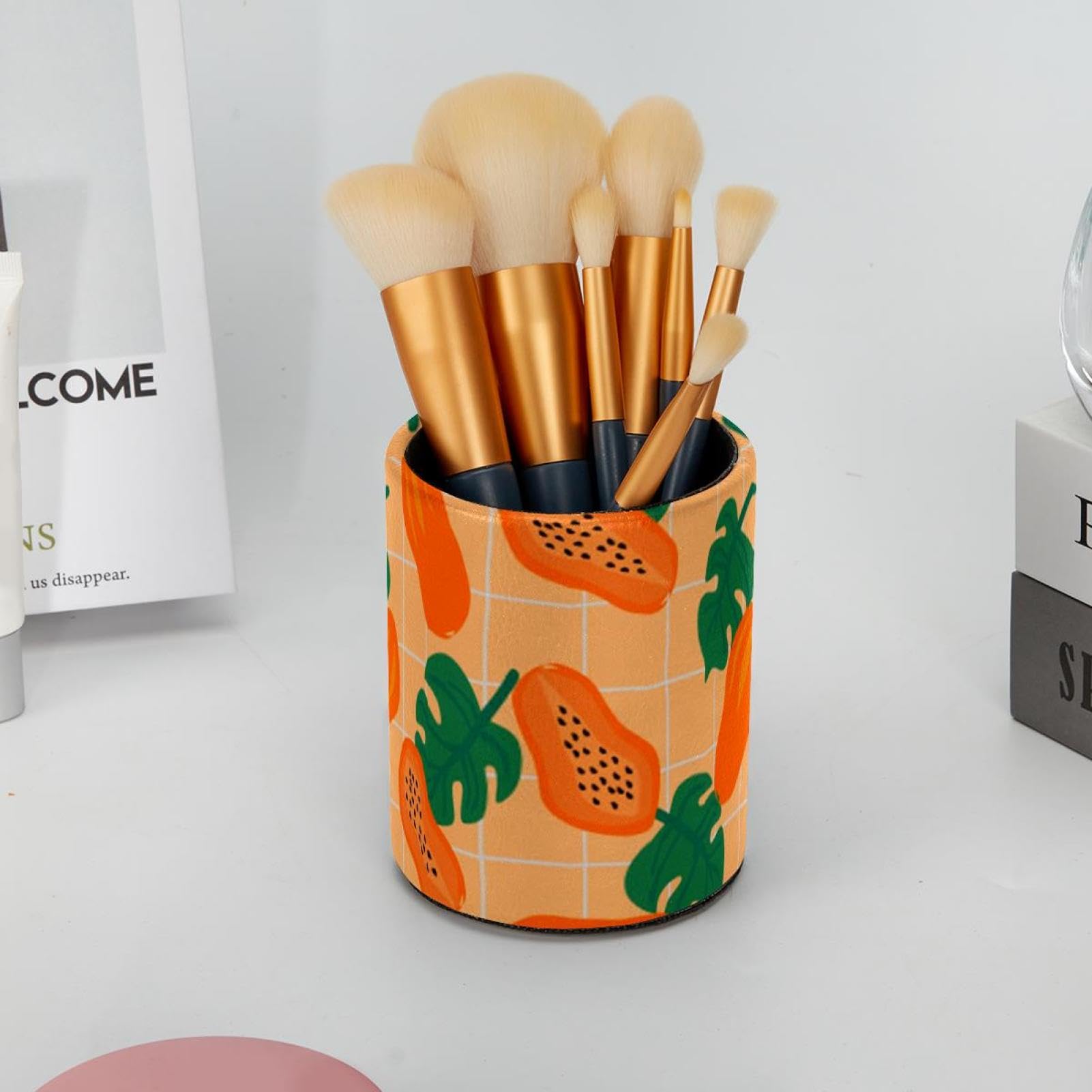 VAPOKF Stiftehalter für Schreibtisch, Stifteköcher, Make-up-Pinsel, Aufbewahrung, Schreibtischbedarf, Organizer für Home Office – Papaya-Frucht mit Palmblättern auf Karo Bürobedarf & Schreibwaren