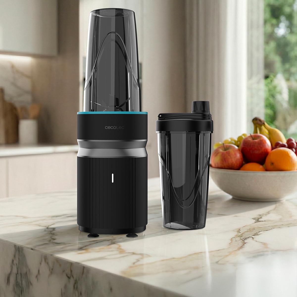 Cecotec PowerTitanium przenośny blender 1000 Push2Go. 1000 W, ostrze ze stali nierdzewnej 6 liści, 2 szklanki 700 ml z pokrywkami, bez BPA, zdejmowane części, profesjonalne rezultaty dla Ciebie