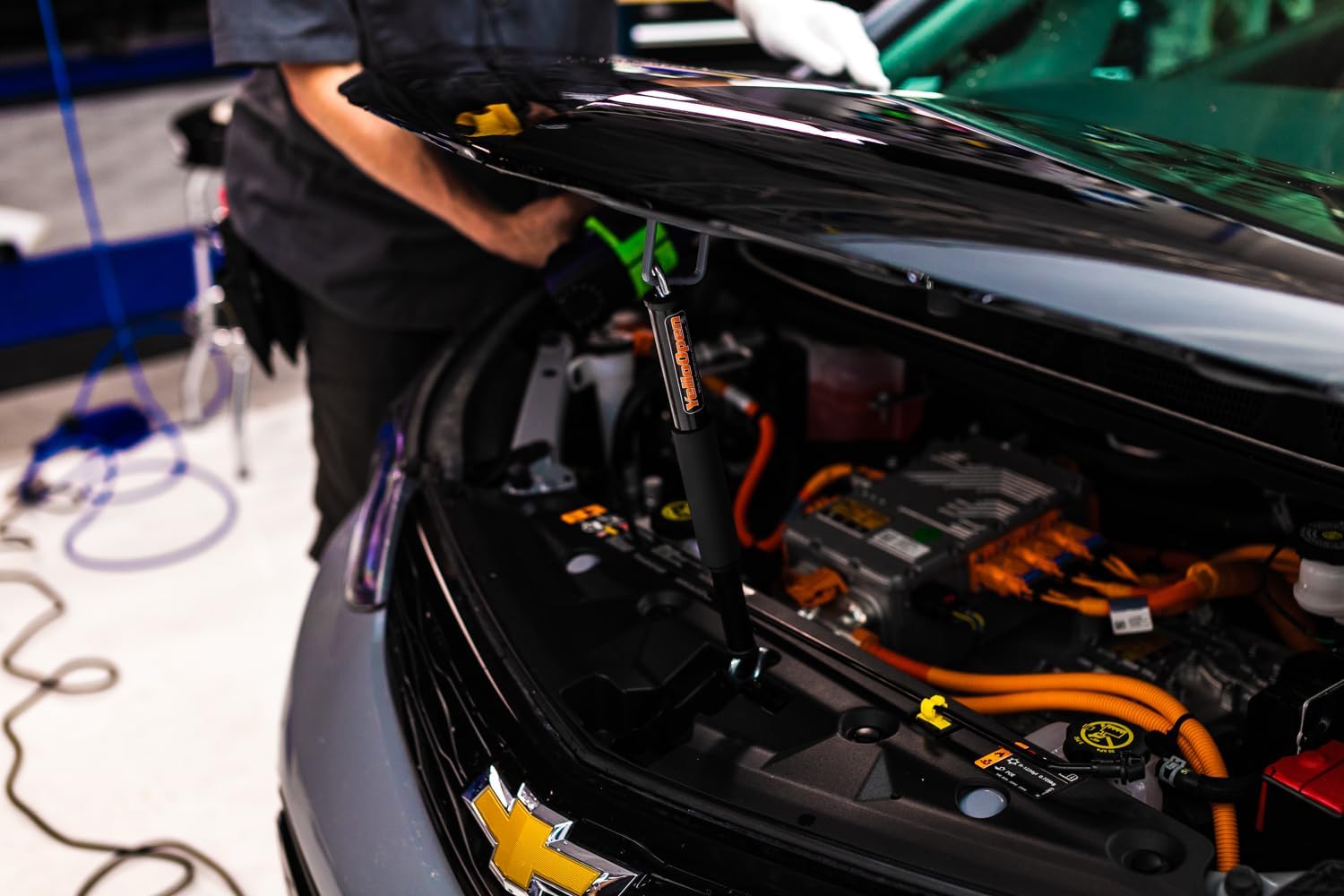 Yellotools - YelloOpen S - Specialized Hatch Holder for Car Wrapping - Black and Orange