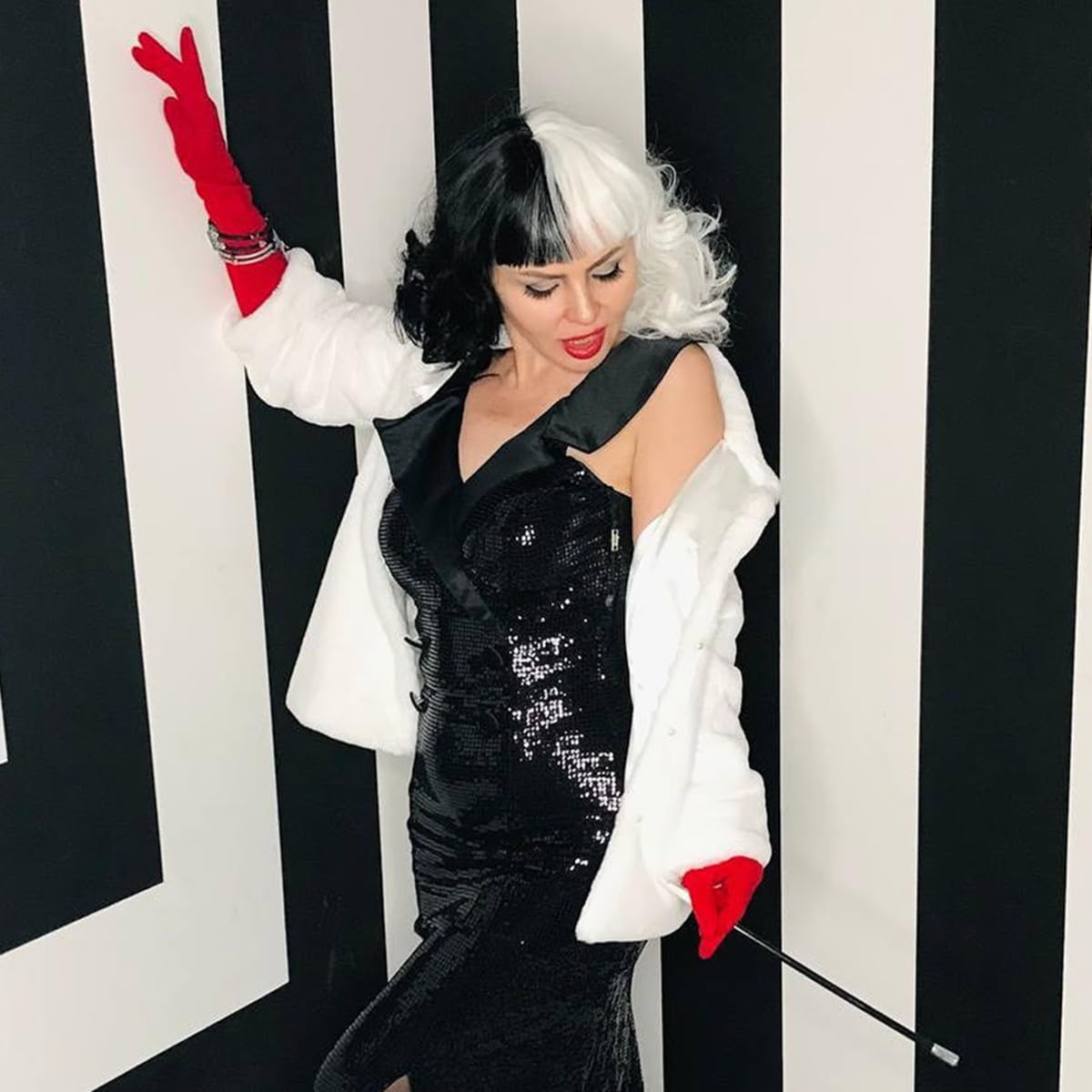 Disney DELUXE CRUELLA DE VILLE Fancy Dress Costume WIG Halloween Scary Horror