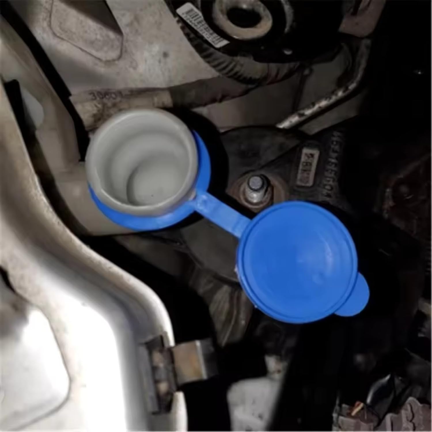 Windscreen Bottle Cap Car Windshield Wiper Water Tank Bottle Cap 38451-77J00 for Chevrolet for Matiz for Spark for Daewoo 2005-2008 2009