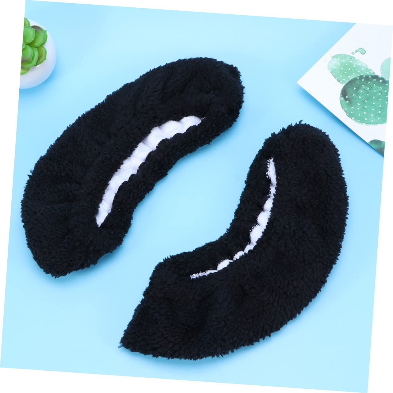 GOOHOCHY 2 Pairs Plush Skate Blade Covers Elastic Protector for Figure Skates Hockey Blades Water Absorbent Design Durable Soft Material Safety Gear for Ice Skating Enthusiasts