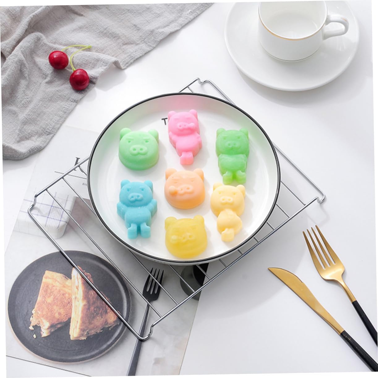 2pcs Creative Silicone Piggy Mould Non-stick Baking Molds for Unique Biscuits and Fondant for Baking Enthusiasts