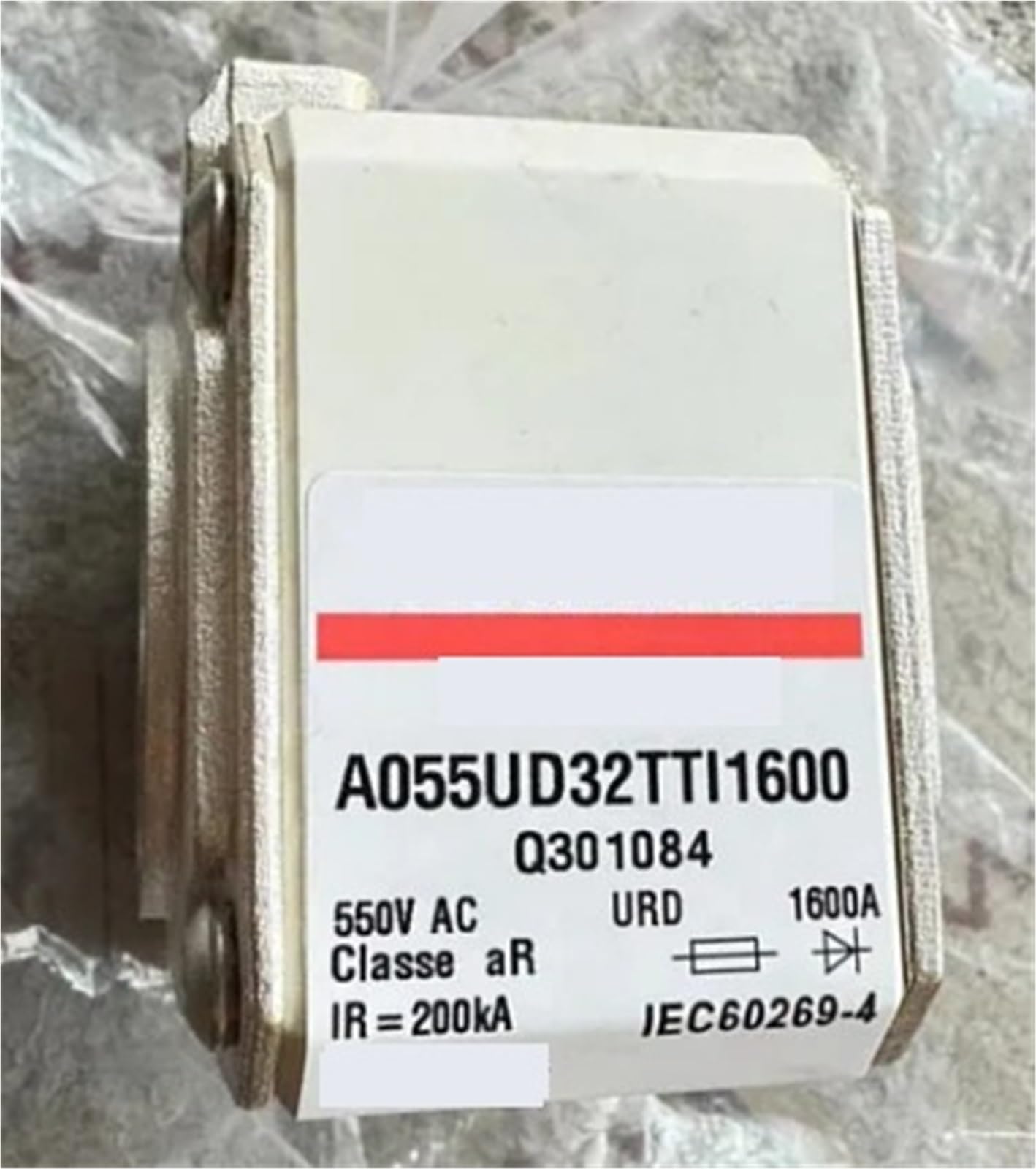 Fusibles A055UD32TTI1600 et types carrés pour protection industrielle