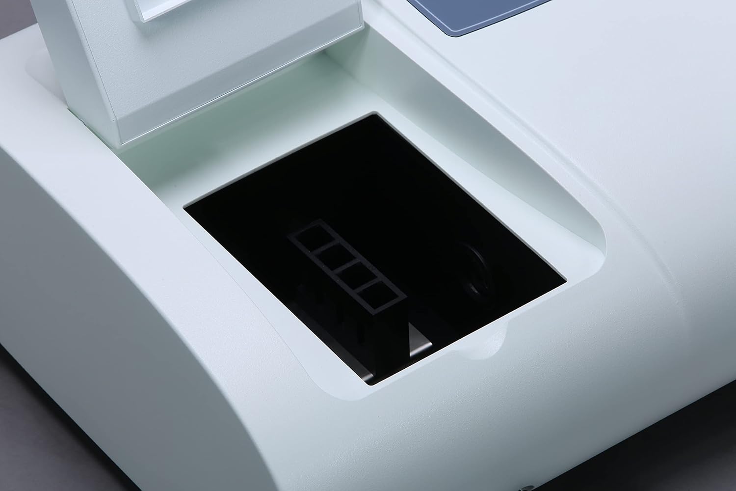 UV-5100 UV vis Spectrophotometer Ultraviolet Visible Spectrophotometer Single Beam Wavelength Range 190-1000nm Bandwidth 2nm Wavelength Accuracy ±2 nm Photometric Accuracy ±0.5% T