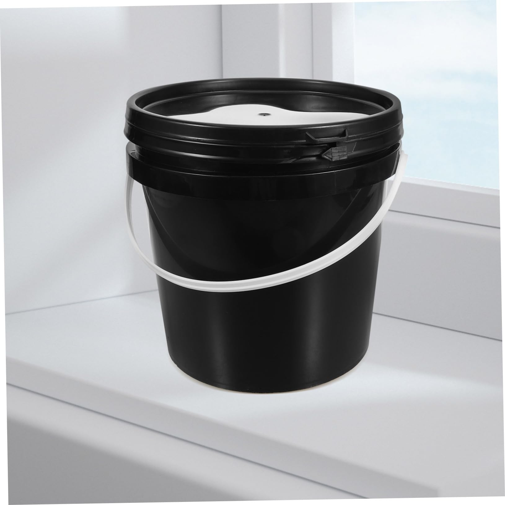 DOITOOL Seau de Peinture Bucket Noir en Plastique Léger de 2l avec Couvercle, pour Rangement Peinture et Usage Domestique Polyvalent