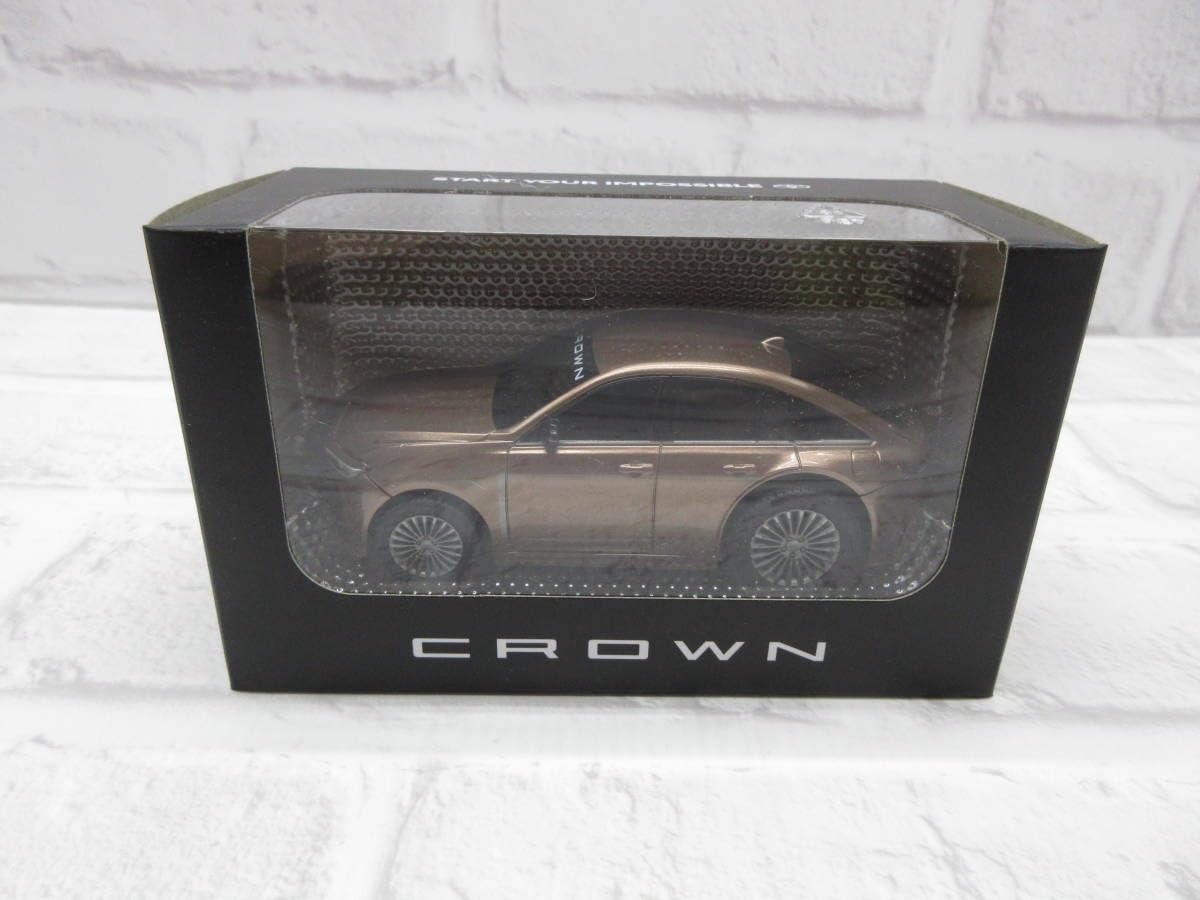 新型クラウン(セダン)　プレシャスブロンズ　ミニカー　ケース付　＋プルバックカー Amazon.co.jp: ミニカー トヨタ 新型クラウン セダン プレシャス